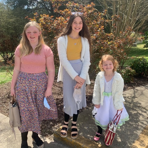 Meet your Posher, Danielle - Picture 3 of 3